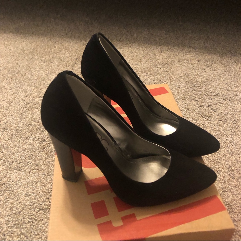 BCBG Classic Black Chunky Heels Sz 6.5